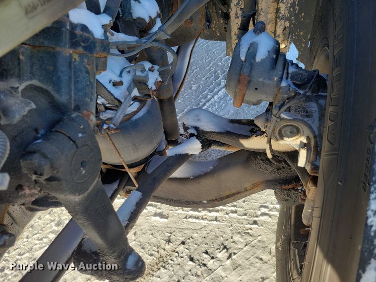 image for item NO9926 2015 Freightliner Cascadia semi truck