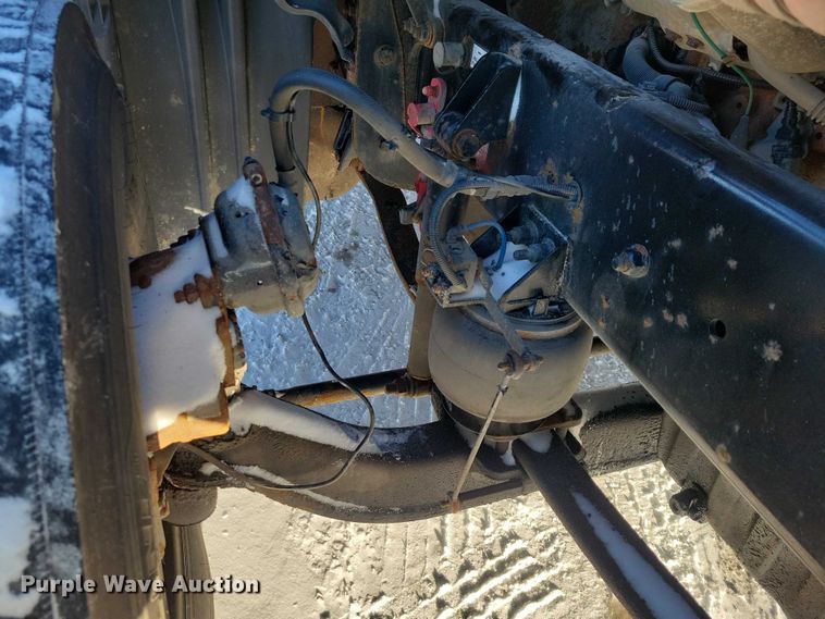 image for item NO9926 2015 Freightliner Cascadia semi truck