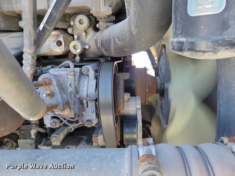 image for item NO9926 2015 Freightliner Cascadia semi truck