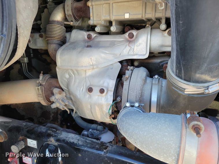 image for item NO9926 2015 Freightliner Cascadia semi truck