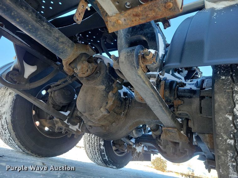 image for item NO9926 2015 Freightliner Cascadia semi truck