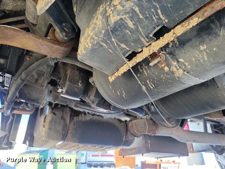 image for item NO9926 2015 Freightliner Cascadia semi truck