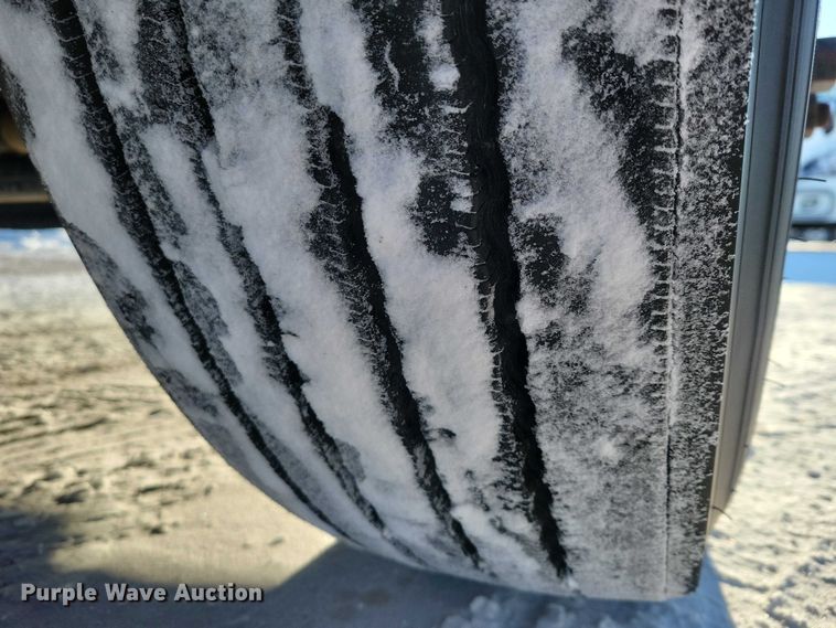 image for item NO9926 2015 Freightliner Cascadia semi truck