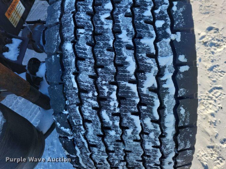 image for item NO9926 2015 Freightliner Cascadia semi truck