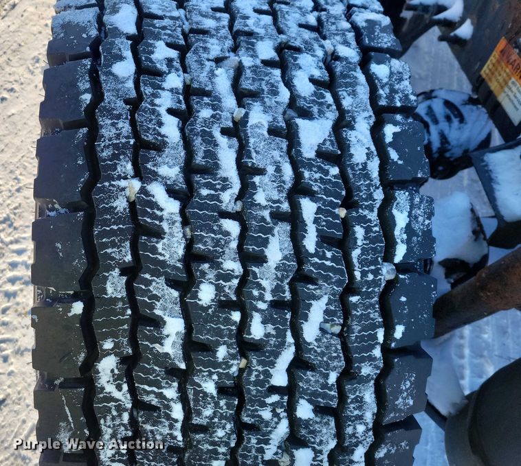 image for item NO9926 2015 Freightliner Cascadia semi truck