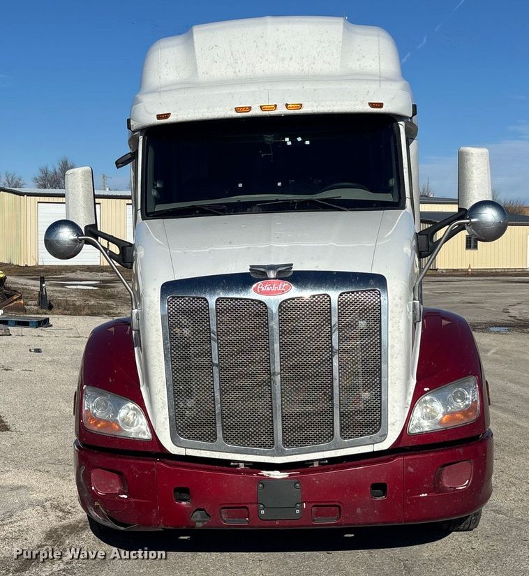image for item OE9298 2020 Peterbilt 579 semi truck