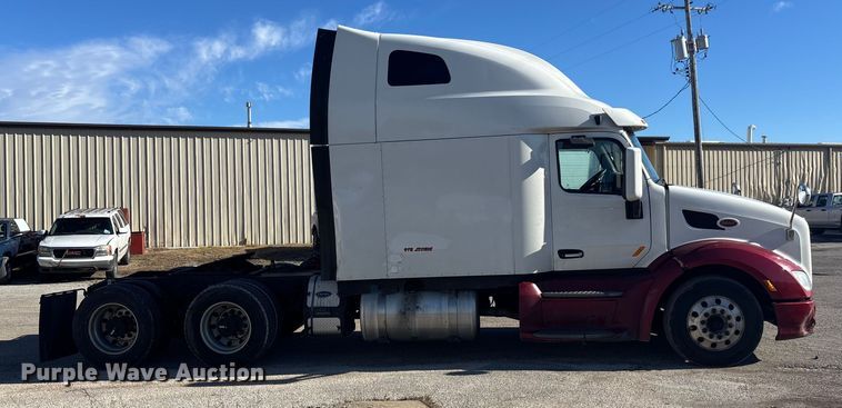 image for item OE9298 2020 Peterbilt 579 semi truck