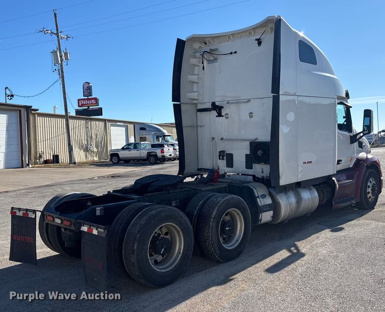 image for item OE9298 2020 Peterbilt 579 semi truck