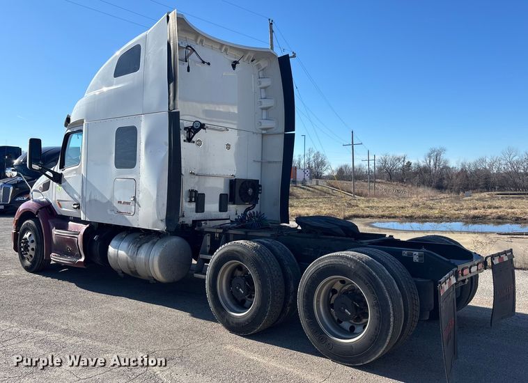 image for item OE9298 2020 Peterbilt 579 semi truck