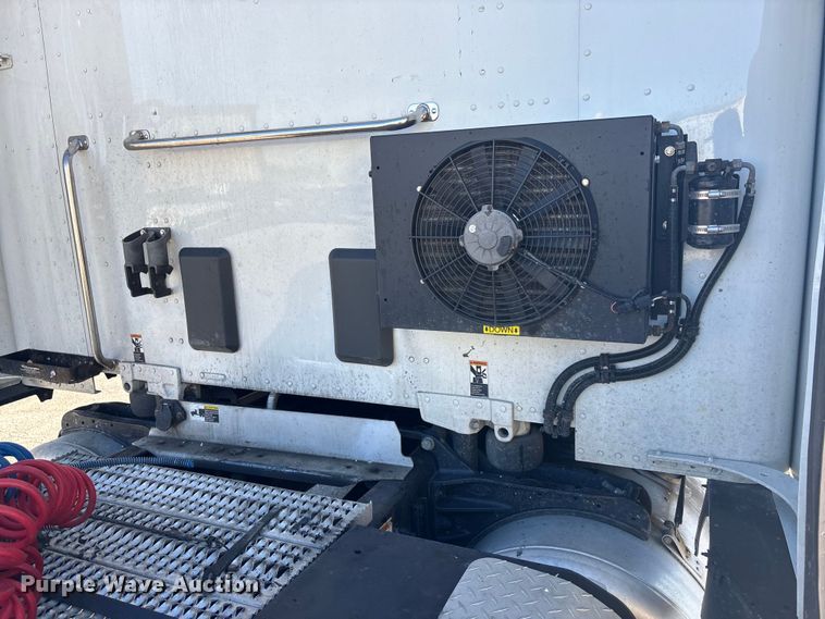 image for item OE9298 2020 Peterbilt 579 semi truck