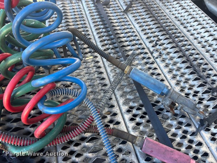 image for item OE9298 2020 Peterbilt 579 semi truck