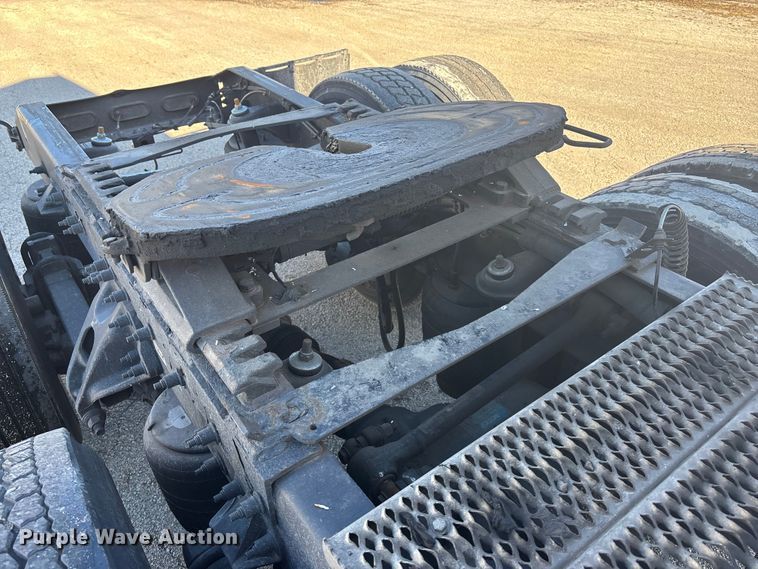 image for item OE9298 2020 Peterbilt 579 semi truck