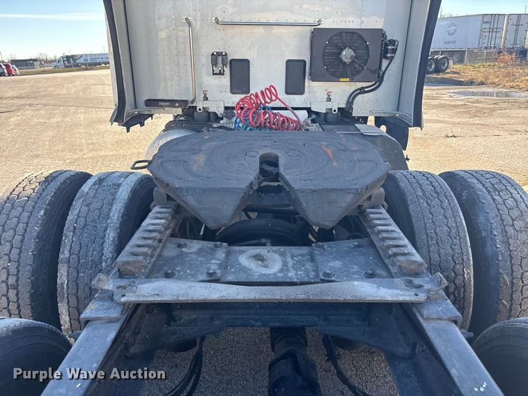 image for item OE9298 2020 Peterbilt 579 semi truck