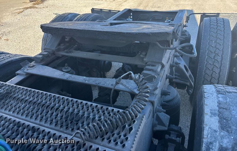 image for item OE9298 2020 Peterbilt 579 semi truck