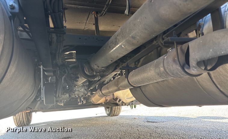 image for item OE9298 2020 Peterbilt 579 semi truck