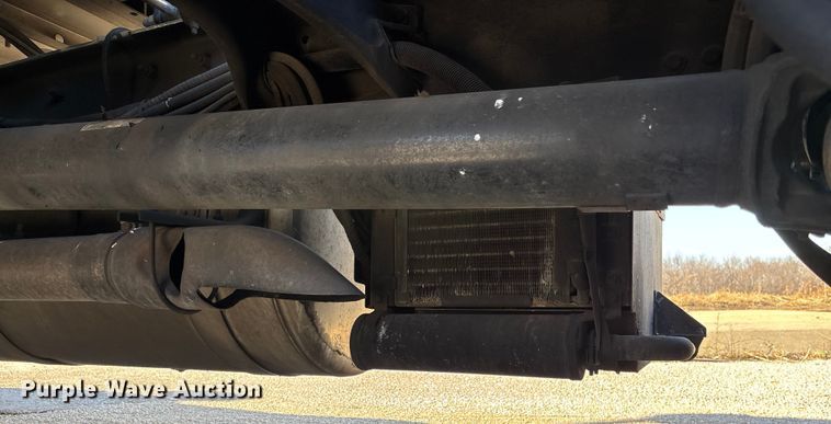 image for item OE9298 2020 Peterbilt 579 semi truck