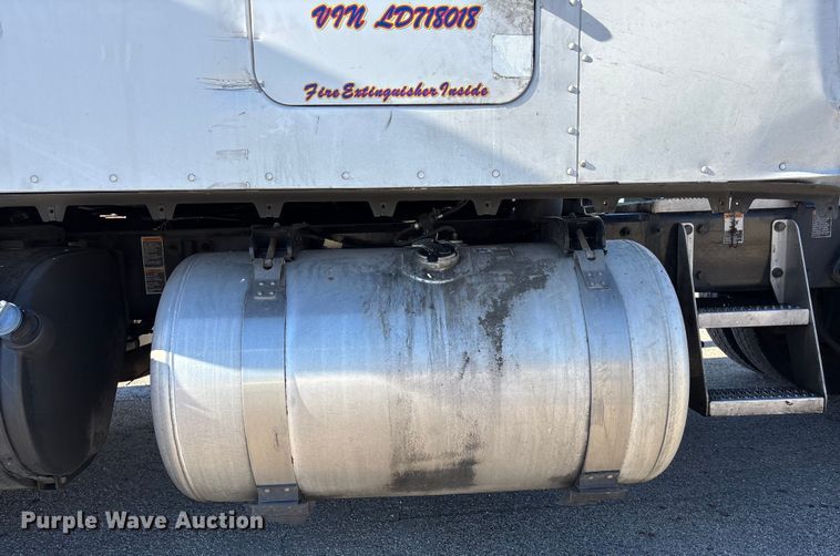 image for item OE9298 2020 Peterbilt 579 semi truck