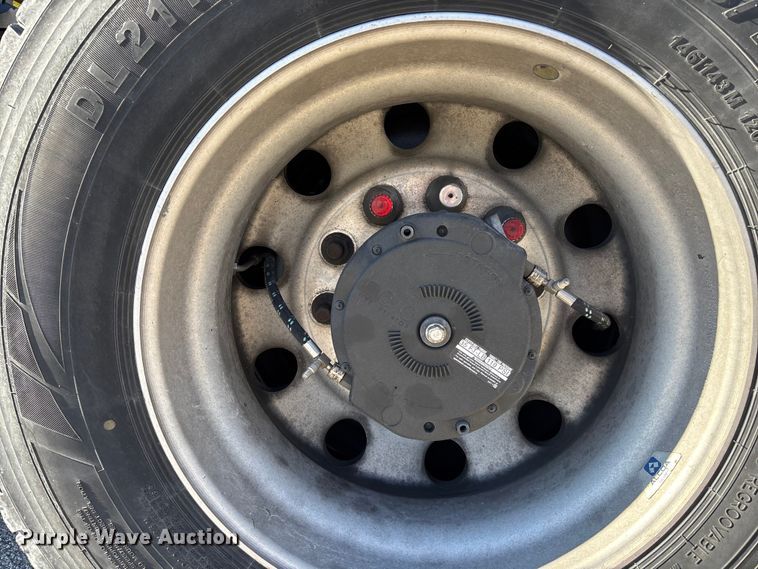 image for item OE9298 2020 Peterbilt 579 semi truck