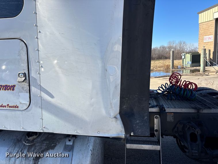 image for item OE9298 2020 Peterbilt 579 semi truck