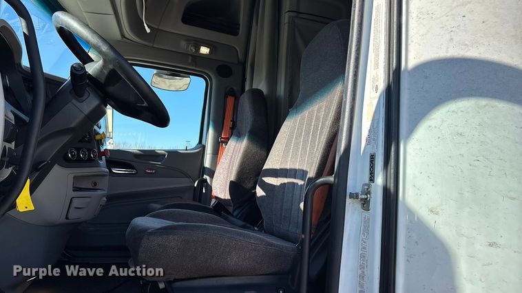 image for item OE9298 2020 Peterbilt 579 semi truck