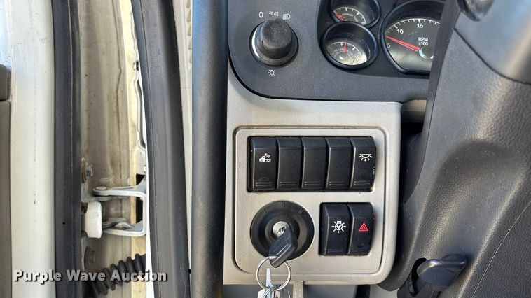 image for item OE9298 2020 Peterbilt 579 semi truck