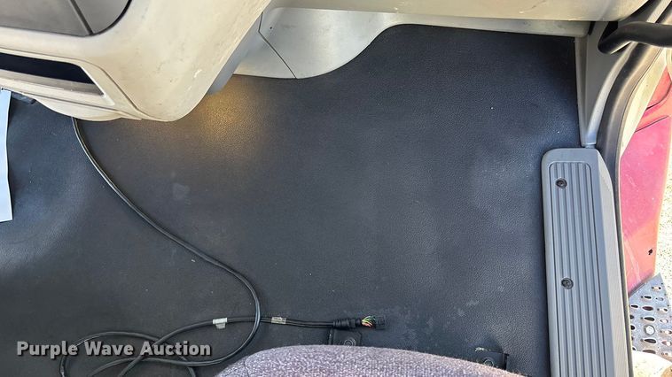 image for item OE9298 2020 Peterbilt 579 semi truck