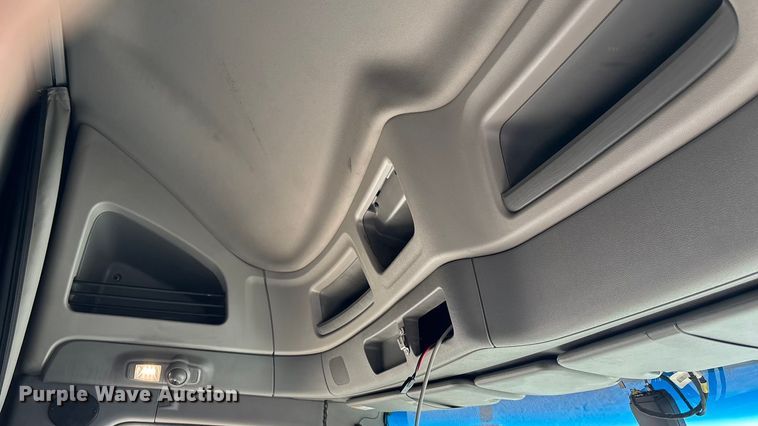 image for item OE9298 2020 Peterbilt 579 semi truck