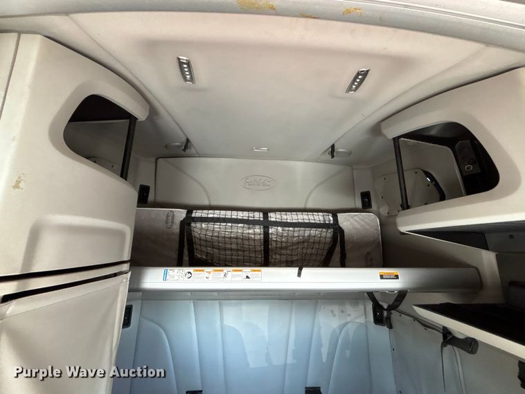 image for item OE9298 2020 Peterbilt 579 semi truck