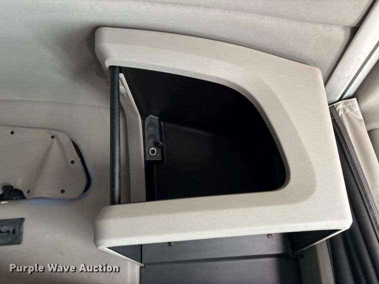 image for item OE9298 2020 Peterbilt 579 semi truck