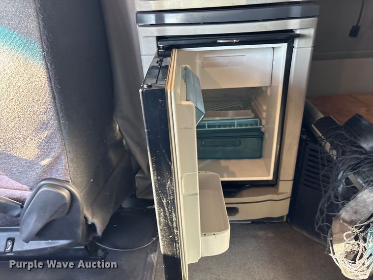 image for item OE9298 2020 Peterbilt 579 semi truck