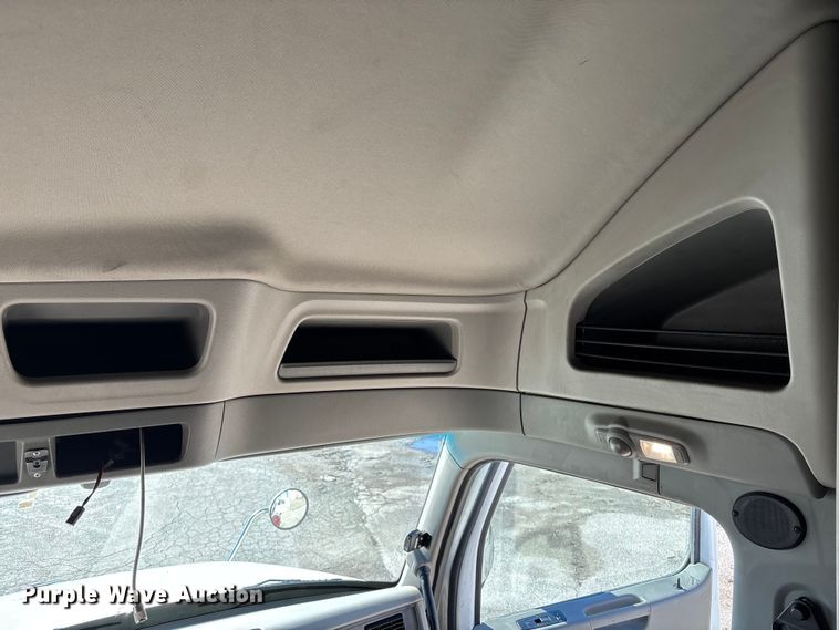 image for item OE9298 2020 Peterbilt 579 semi truck