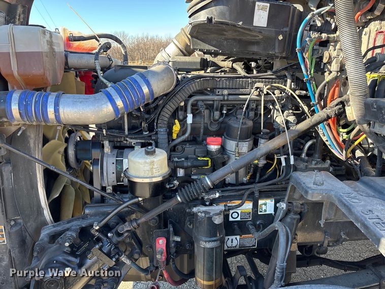 image for item OE9298 2020 Peterbilt 579 semi truck