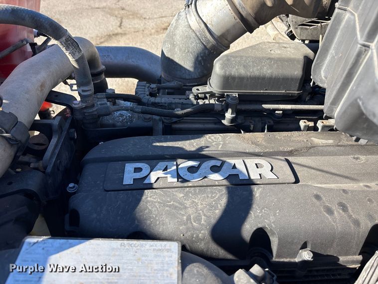 image for item OE9298 2020 Peterbilt 579 semi truck