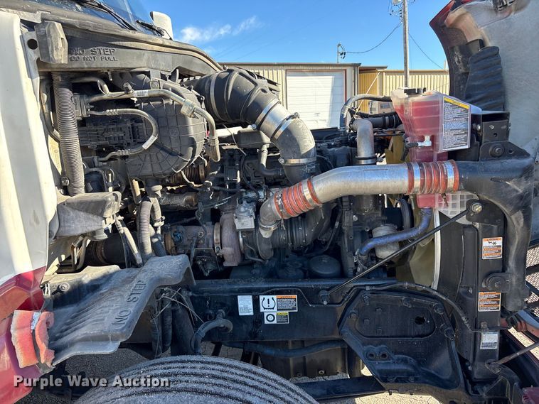 image for item OE9298 2020 Peterbilt 579 semi truck