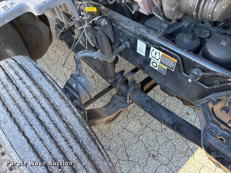 image for item OE9298 2020 Peterbilt 579 semi truck