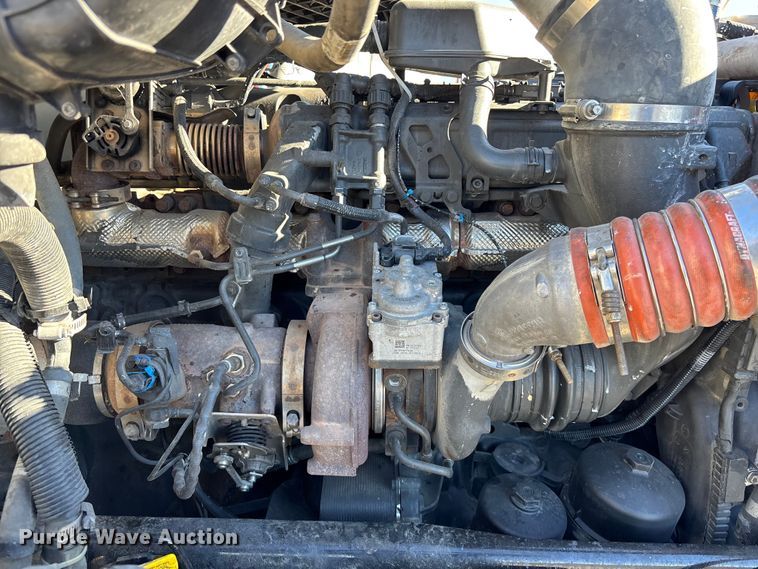 image for item OE9298 2020 Peterbilt 579 semi truck