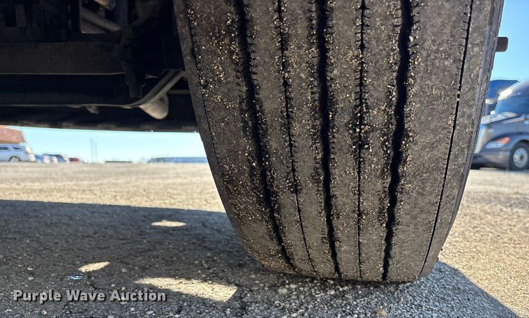 image for item OE9298 2020 Peterbilt 579 semi truck