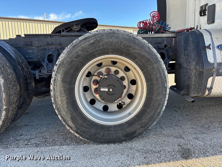 image for item OE9298 2020 Peterbilt 579 semi truck