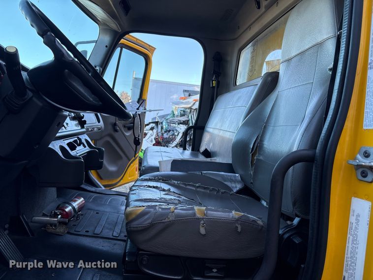 image for item YA1091 2016 Freightliner Business Class M2 box truck