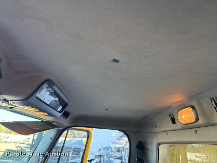 image for item YA1091 2016 Freightliner Business Class M2 box truck