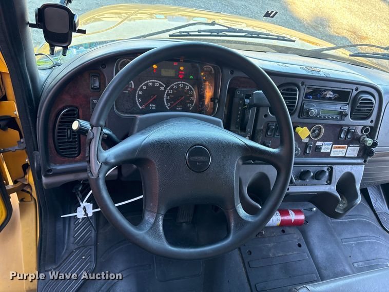 image for item YA1091 2016 Freightliner Business Class M2 box truck