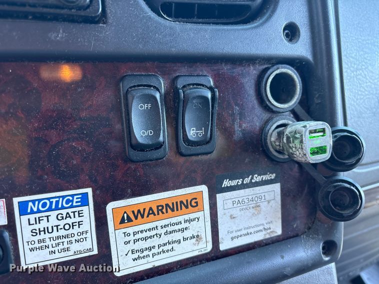 image for item YA1091 2016 Freightliner Business Class M2 box truck