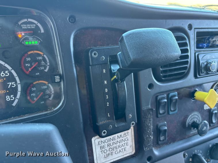 image for item YA1091 2016 Freightliner Business Class M2 box truck