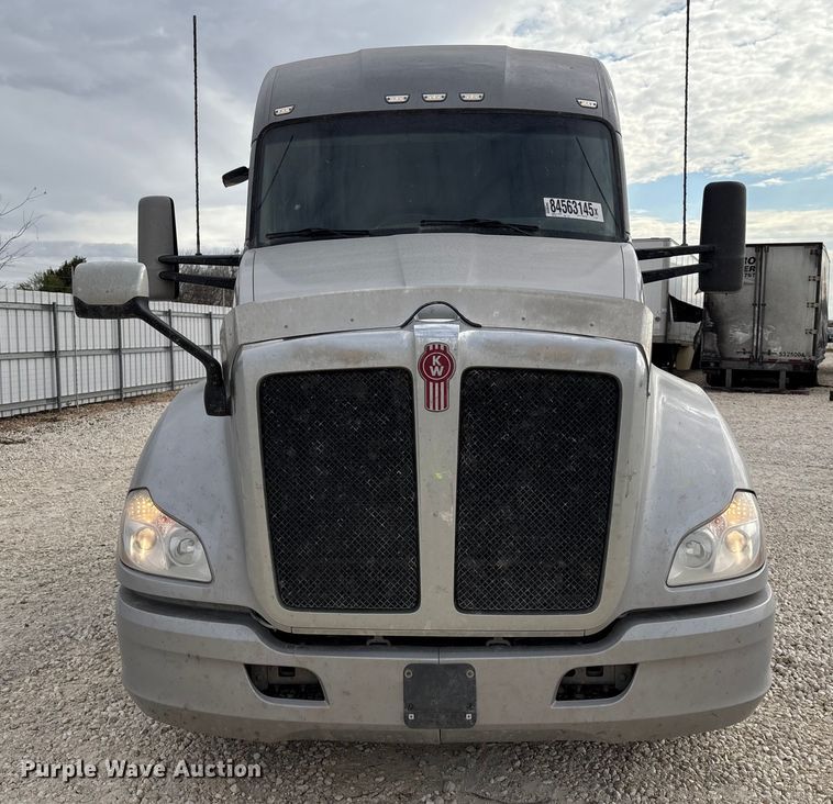 image for item YA1194 2018 Kenworth T860 semi truck