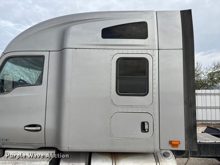 image for item YA1194 2018 Kenworth T860 semi truck