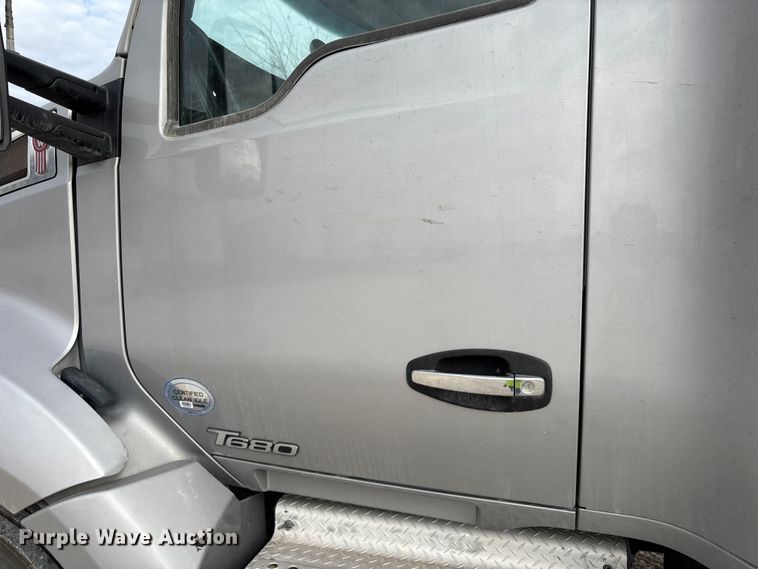 image for item YA1194 2018 Kenworth T860 semi truck