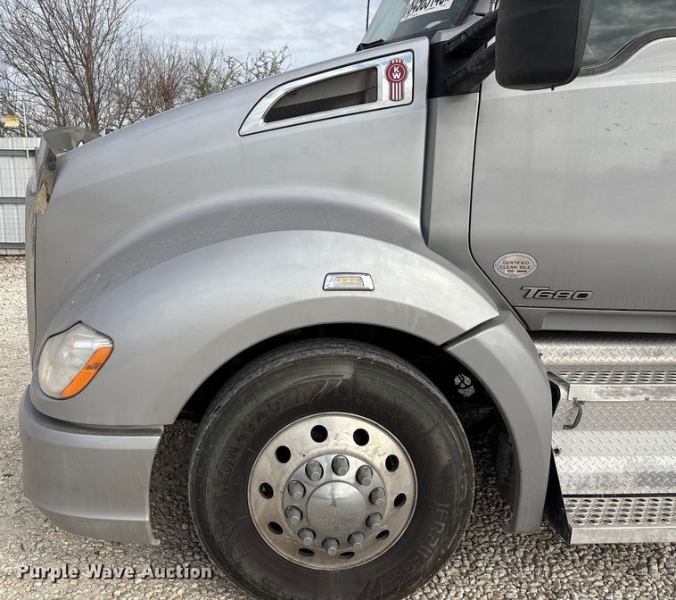 image for item YA1194 2018 Kenworth T860 semi truck
