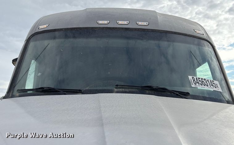 image for item YA1194 2018 Kenworth T860 semi truck