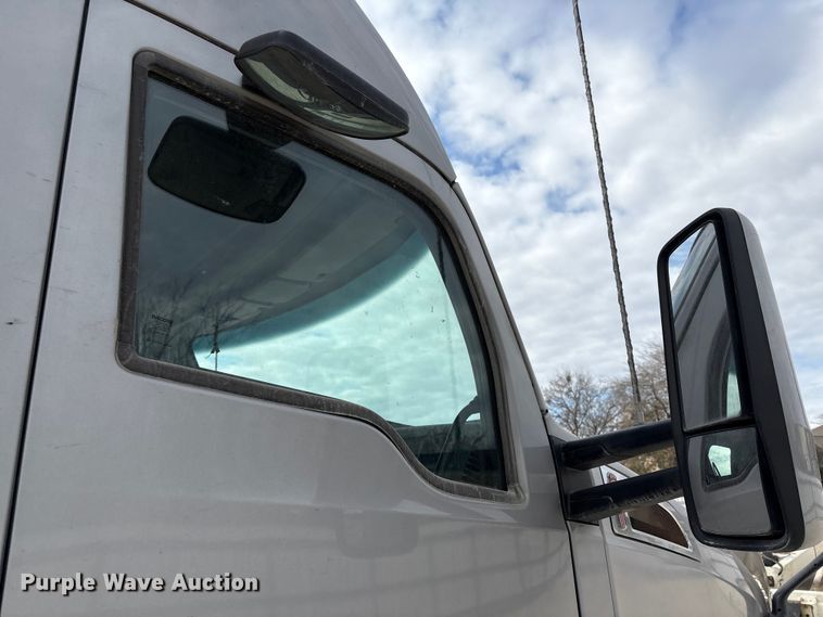 image for item YA1194 2018 Kenworth T860 semi truck