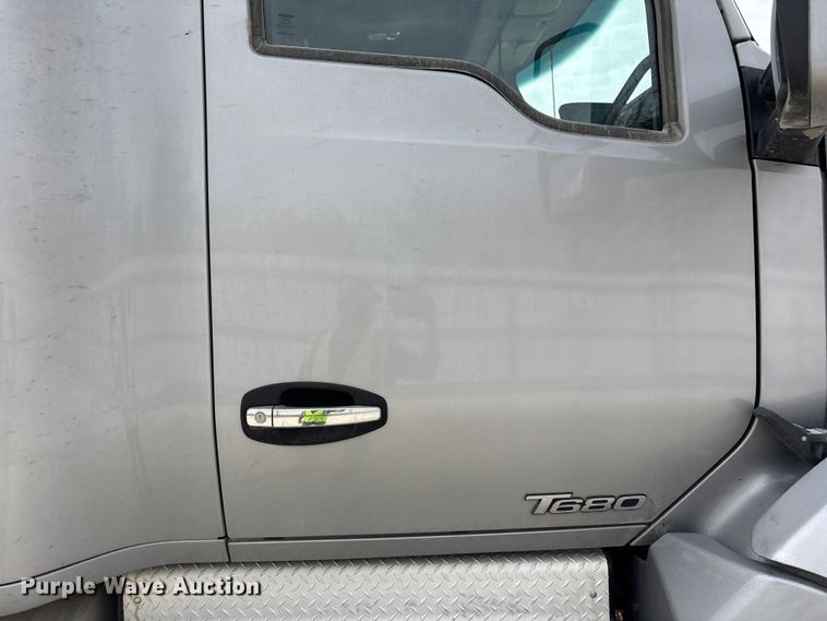 image for item YA1194 2018 Kenworth T860 semi truck